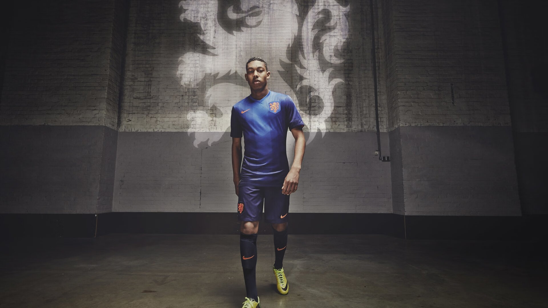 九游平台-穆古鲁扎迎来十五赛季出色发挥，利物浦观众热烈欢呼！赢得满堂喝彩的简单介绍